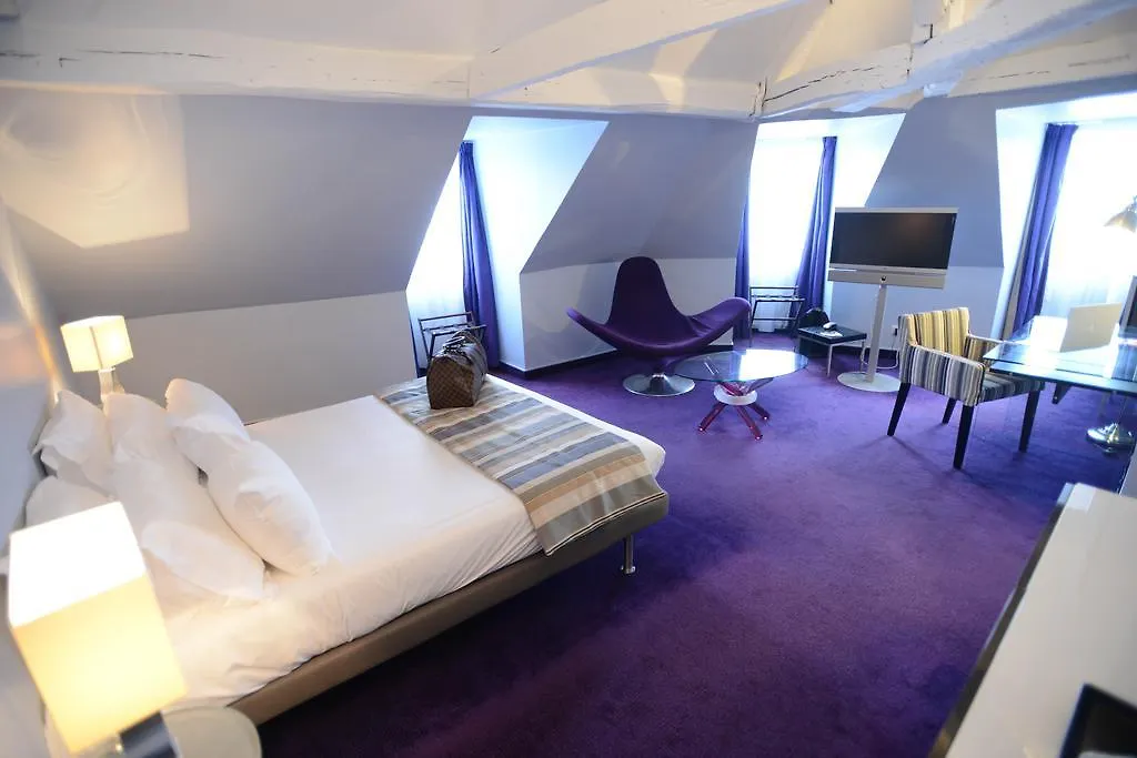 Des Archives Hotell 3*